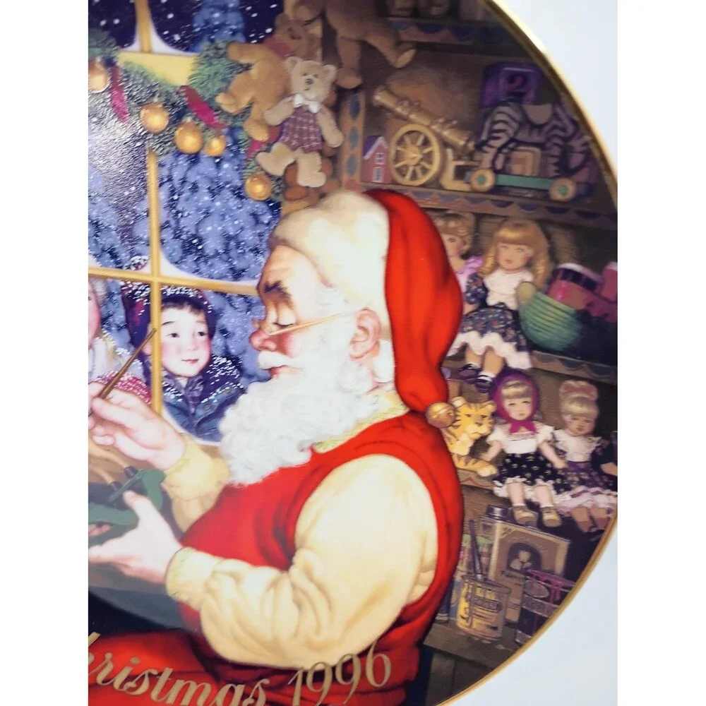 Santas Loving Touch 1996 Avon Christmas Plate